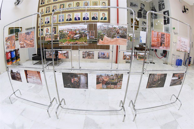 Exposição "Ruas, Vielas e Becos" estará aberta até o próximo dia 17, no hall do salão nobre da Câmara