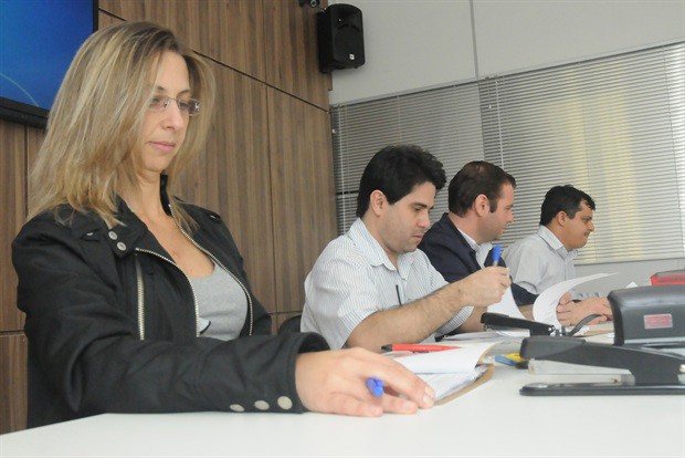Equipe de funcionários da Câmara dá suporte a pregão realizado em setembro