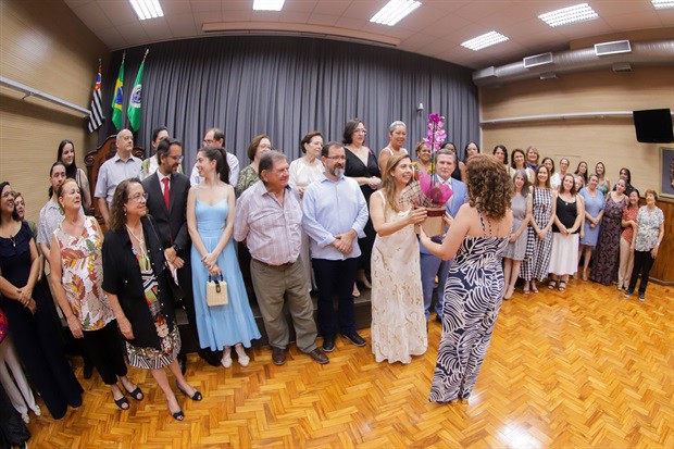 Familiares, amigos e membros da equipe escolar também participaram da cerimônia de entrega da homenagem da Câmara Municipal de Piracicaba