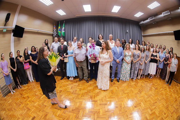 Familiares, amigos e membros da equipe escolar também participaram da cerimônia de entrega da homenagem da Câmara Municipal de Piracicaba