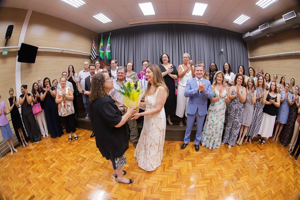 Familiares, amigos e membros da equipe escolar também participaram da cerimônia de entrega da homenagem da Câmara Municipal de Piracicaba