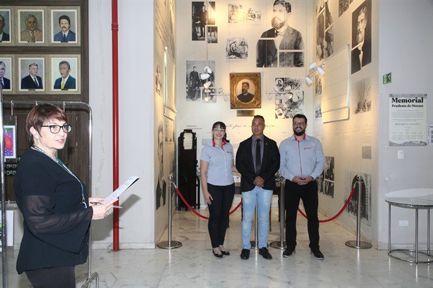 Entrega do voto de congratulações aconteceu na tarde desta quarta-feira (20), no Salão Nobre da Câmara Municipal de Piracicaba