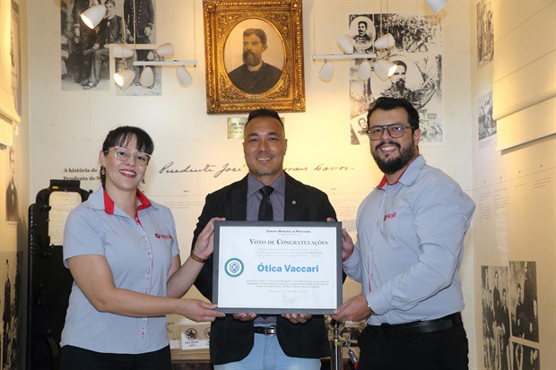 Vanessa Vaccari Caetano, Ciro Romualdo (centro) e Sidney Nunes Caetano Junior