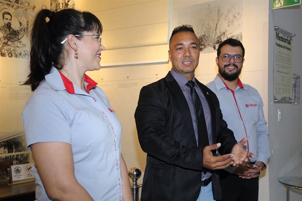 Entrega do voto de congratulações aconteceu na tarde desta quarta-feira (20), no Salão Nobre da Câmara Municipal de Piracicaba