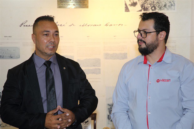 Entrega do voto de congratulações aconteceu na tarde desta quarta-feira (20), no Salão Nobre da Câmara Municipal de Piracicaba