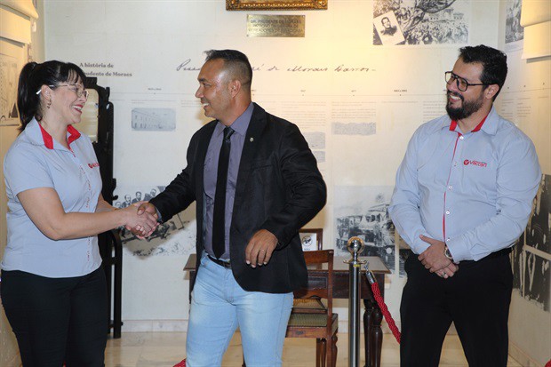 Vanessa Vaccari Caetano, Ciro Romualdo (centro) e Sidney Nunes Caetano Junior