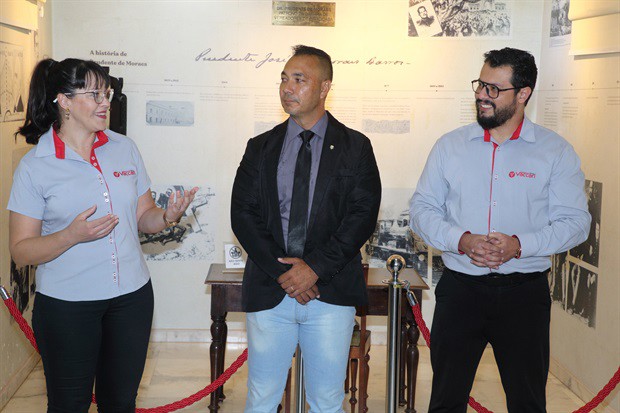 Vanessa Vaccari Caetano, Ciro Romualdo (centro) e Sidney Nunes Caetano Junior