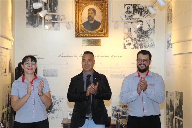 Vanessa Vaccari Caetano, Ciro Romualdo (centro) e Sidney Nunes Caetano Junior