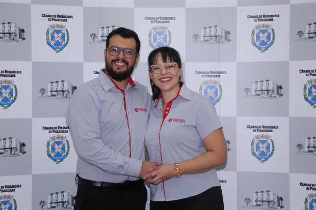 Entrega do voto de congratulações aconteceu na tarde desta quarta-feira (20), no Salão Nobre da Câmara Municipal de Piracicaba