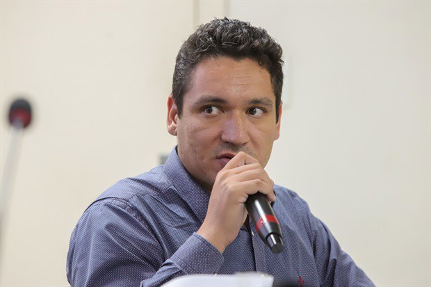 "Quem está de mãos atadas é a população", disse Paulo Campos, sobre a alegação de impossibilidade de fornecimento de serviços públicos para o loteamento