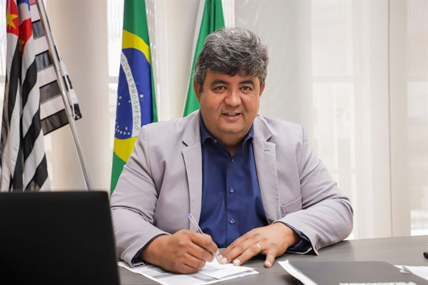 Presidente da Câmara, Wagner Oliveira, o Wagnão, promulga lei que trata do IPTU Rural