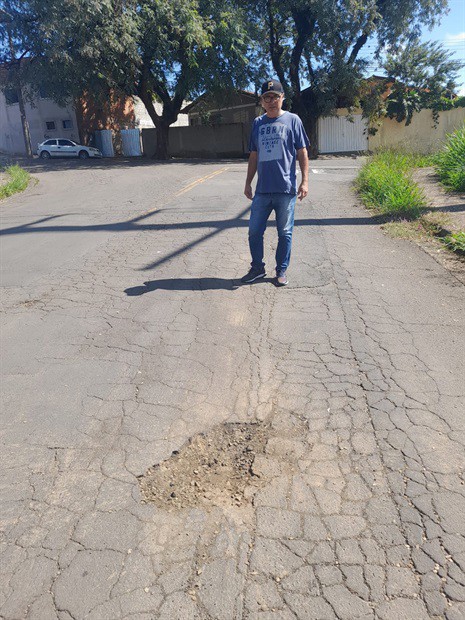 Vereador Pedro Kawai protocola oito indicações com pedidos de melhorias urbanas para o bairro Santa Rosa
