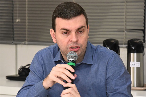 Segundo secretário, judicialização do processo licitatório resultou em atraso este ano