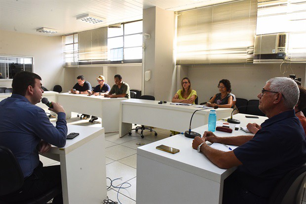 Segundo secretário, judicialização do processo licitatório resultou em atraso este ano