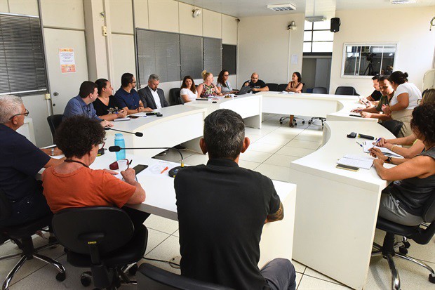 Segundo secretário, judicialização do processo licitatório resultou em atraso este ano