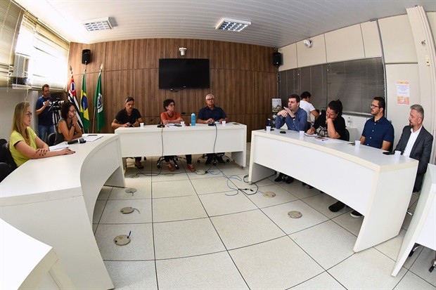 Segundo secretário, judicialização do processo licitatório resultou em atraso este ano