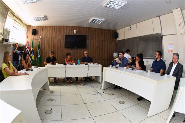 Segundo secretário, judicialização do processo licitatório resultou em atraso este ano