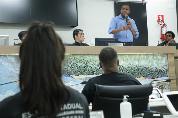 Alunos da Escola Estadual "Professora Dionetti Callegaro Miori" participaram do "Conheça o Legislativo" na tarde desta quarta-feira (8)