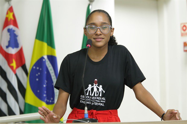 Alunos da Escola Estadual "Professora Dionetti Callegaro Miori" participaram do "Conheça o Legislativo" na tarde desta quarta-feira (8)