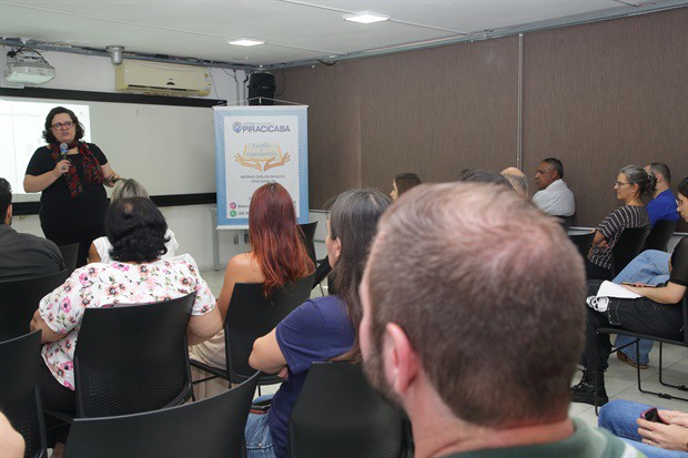 Escola do Legislativo trouxe advogada especialista em LGPD para qualificação a funcionários da Câmara, nesta quinta-feira