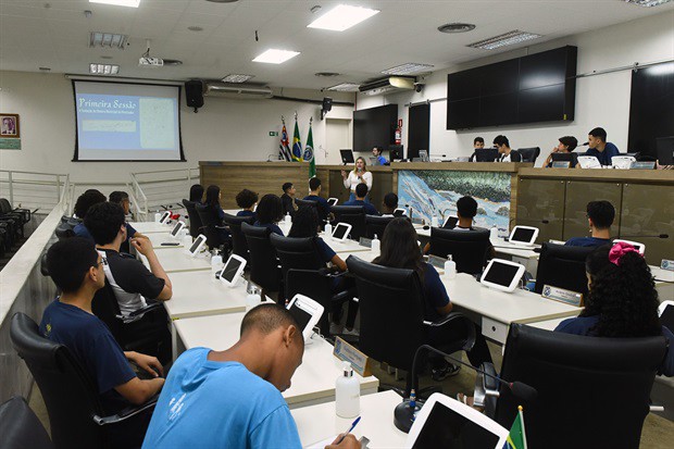 Alunos da Eduir Scarpari participam do 'Conheça o Legislativo'