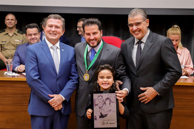 Honrarias são concedidas a personalidades que prestaram relevantes serviços à cidade