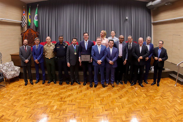 Honrarias são concedidas a personalidades que prestaram relevantes serviços à cidade