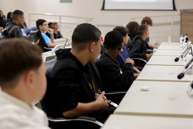 Alunos da Eduir Scarpari participam do "Conheça o Legislativo"