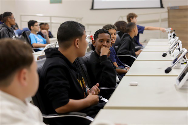 Alunos da Eduir Scarpari participam do "Conheça o Legislativo"