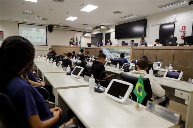 Alunos da Eduir Scarpari participam do "Conheça o Legislativo"