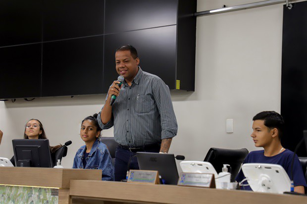 Alunos da Eduir Scarpari participam do "Conheça o Legislativo"