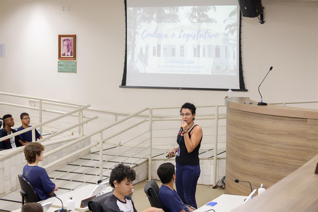 Alunos da Eduir Scarpari participam do "Conheça o Legislativo"