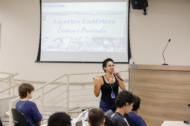 Alunos da Eduir Scarpari participam do "Conheça o Legislativo"