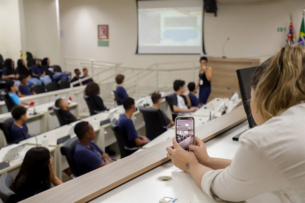 Alunos da Eduir Scarpari participam do "Conheça o Legislativo"