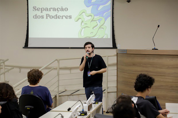 Alunos da Eduir Scarpari participam do "Conheça o Legislativo"