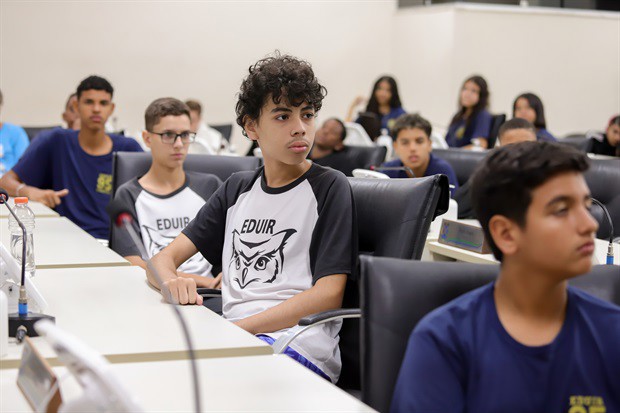 Alunos da Eduir Scarpari participam do "Conheça o Legislativo"