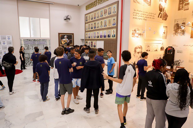 Alunos da Eduir Scarpari participam do "Conheça o Legislativo"