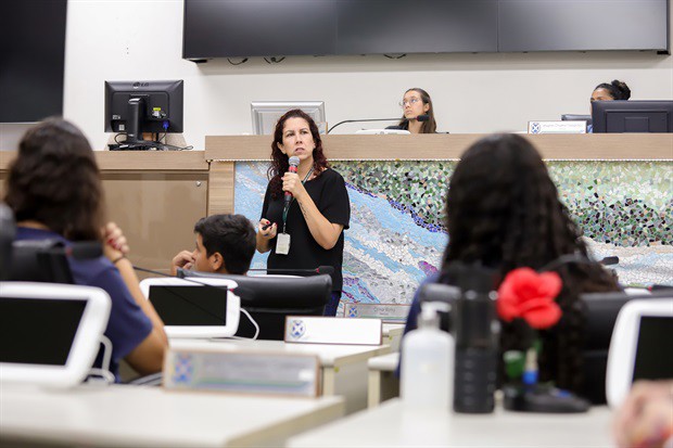 Alunos da Eduir Scarpari participam do "Conheça o Legislativo"