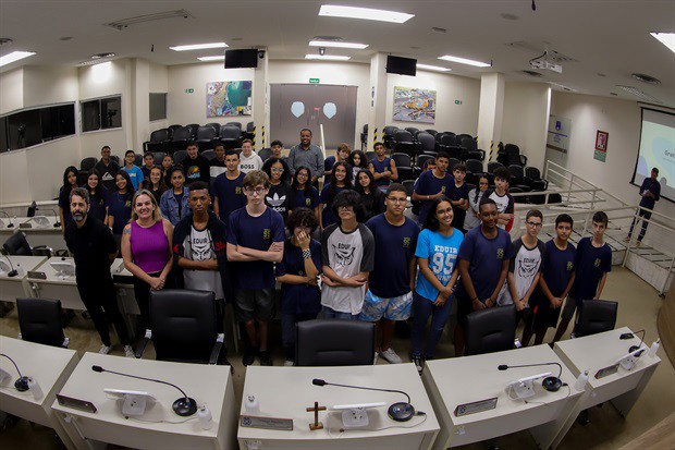 Alunos da Eduir Scarpari participam do "Conheça o Legislativo"