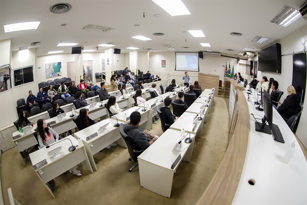 Alunos da Augusto Saes participam do "Conheça o Legislativo"