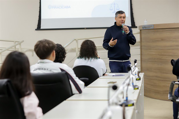 Alunos da Augusto Saes participam do "Conheça o Legislativo"