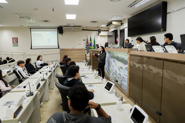 Alunos da Augusto Saes participam do "Conheça o Legislativo"