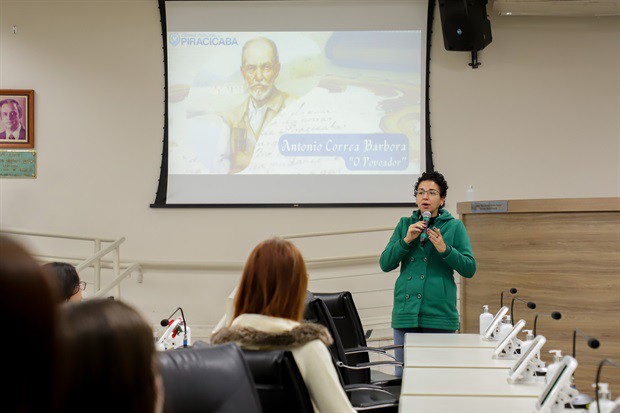 Jovens do Projeto Pescar participam do "Conheça o Legislativo"
