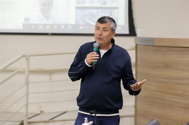 Jovens do Projeto Pescar participam do "Conheça o Legislativo"