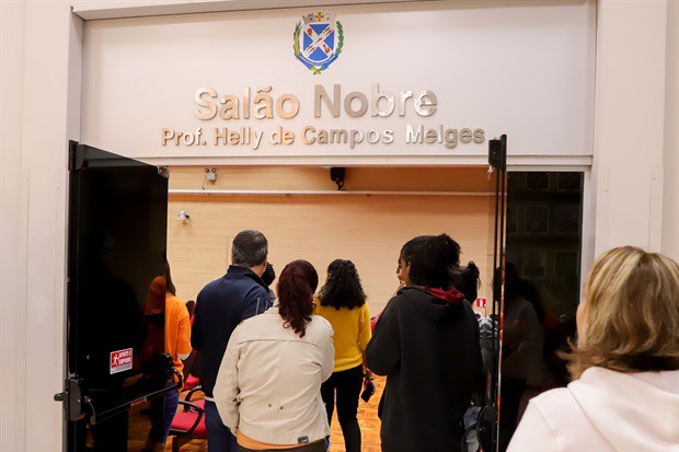 Jovens do Projeto Pescar participam do "Conheça o Legislativo"