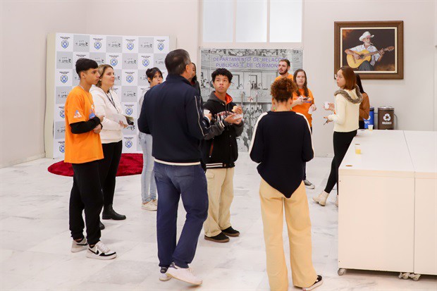 Jovens do Projeto Pescar participam do "Conheça o Legislativo"