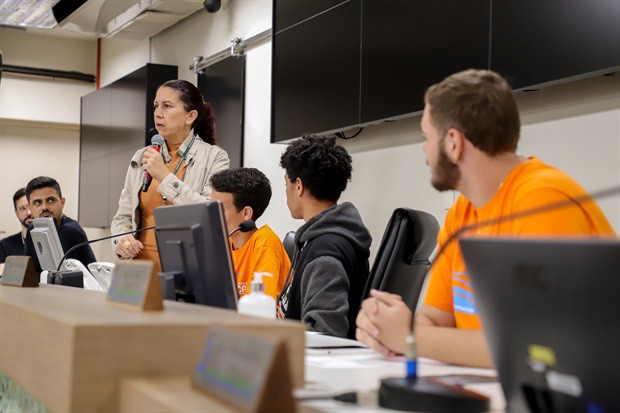 Jovens do Projeto Pescar participam do "Conheça o Legislativo"