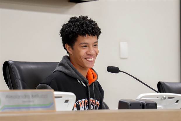 Jovens do Projeto Pescar participam do "Conheça o Legislativo"