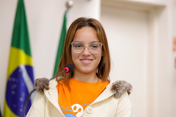 Jovens do Projeto Pescar participam do "Conheça o Legislativo"
