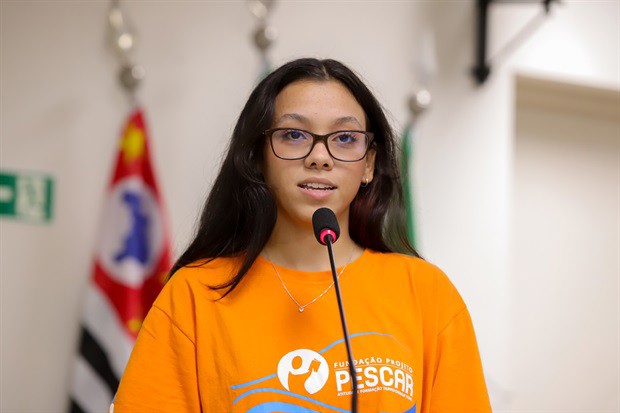 Jovens do Projeto Pescar participam do "Conheça o Legislativo"